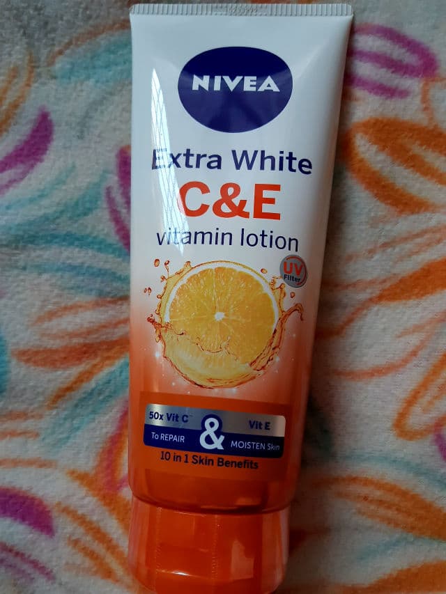 Nivea Extra White C&E Vitamin Lotion review photo by jendeuki05