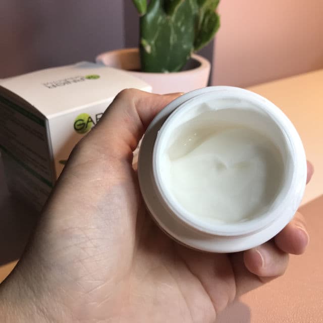 Garnier SkinActive Botanical Day Cream with Green Tea Leaves Hydrate And Mattify review photo by julskincare
