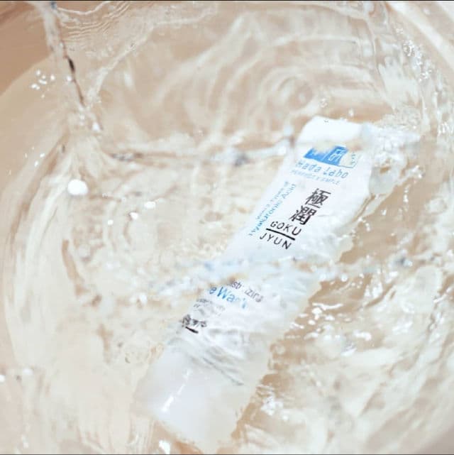 Hada Labo Gokujyun Face Wash review photo by wh