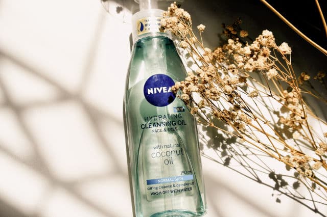 Nivea Hydrating Cleansing Oil review photo by kacamatahayuni