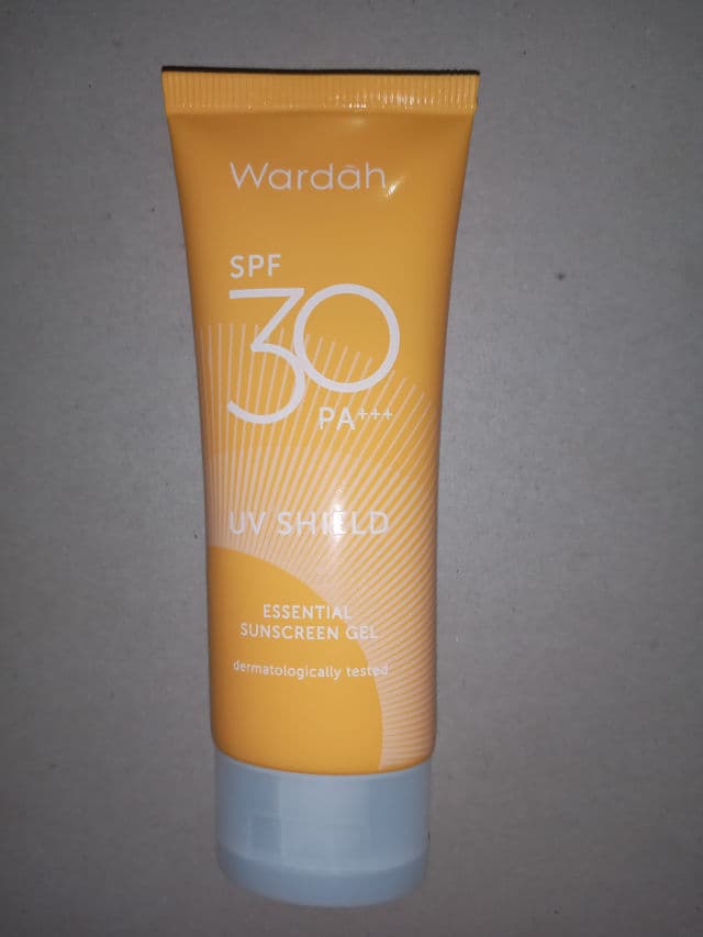Wardah UV Shield Essential Sunscreen Gel SPF 30 PA+++ review photo by kansha