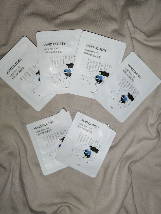 Vivid Glossy Rich Moisture Cream review photo by kaweeel