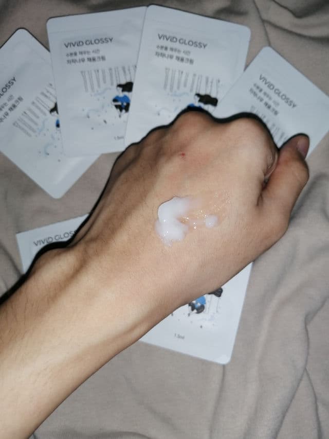 Vivid Glossy Rich Moisture Cream review photo by kaweeel