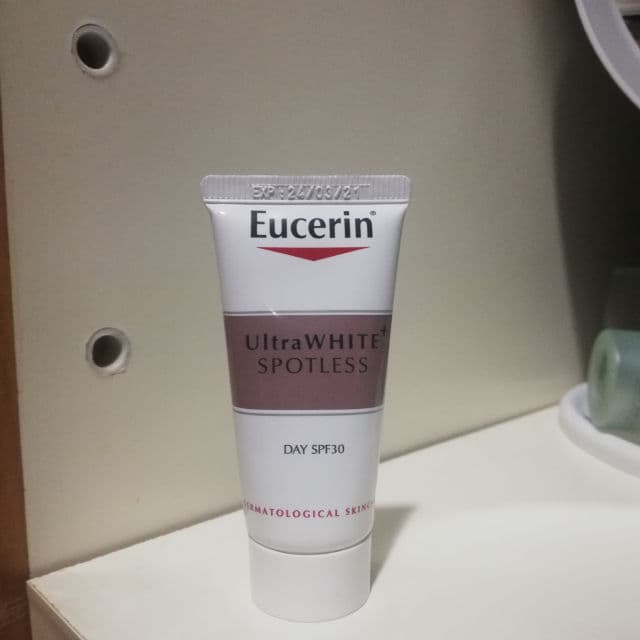 Eucerin Ultrawhite Spotless Day Fluid SPF30 review photo by kcxyreview