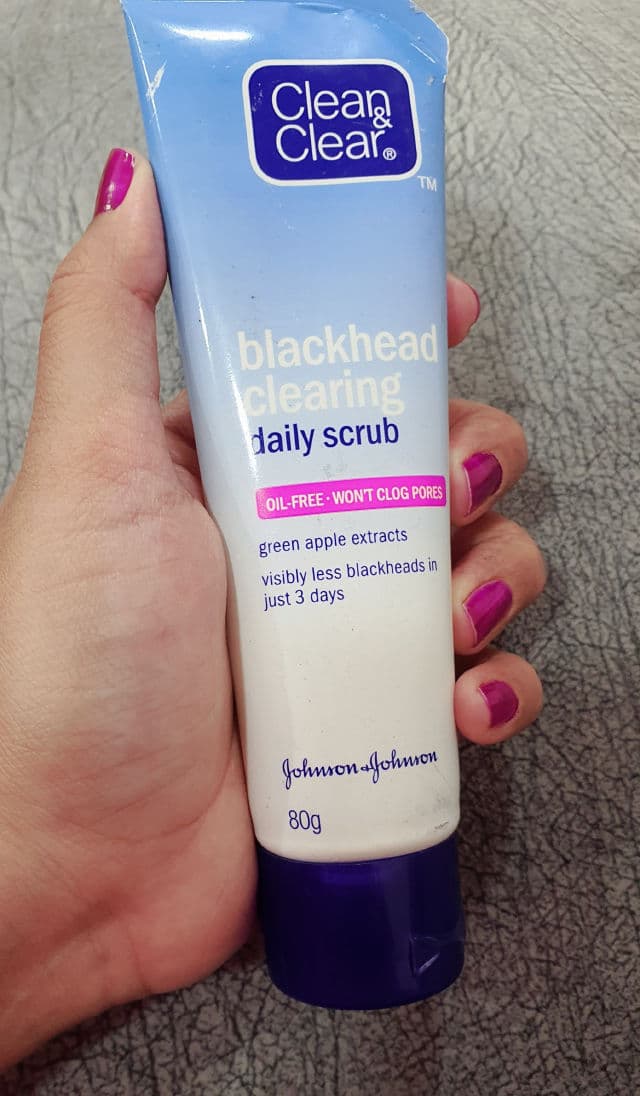Clean & Clear Blackhead Clearing Scrub review photo by khushismoorjani