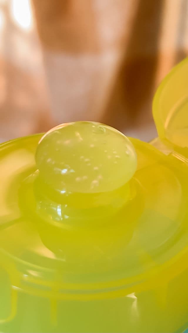 Somethinc Low pH Gentle Jelly Cleanser review photo by kiarafelisha