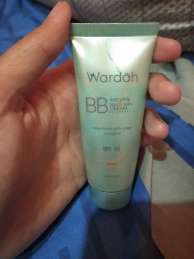 Wardah Everyday BB Cream SPF 30 - Natural review photo by kikiaprilia16