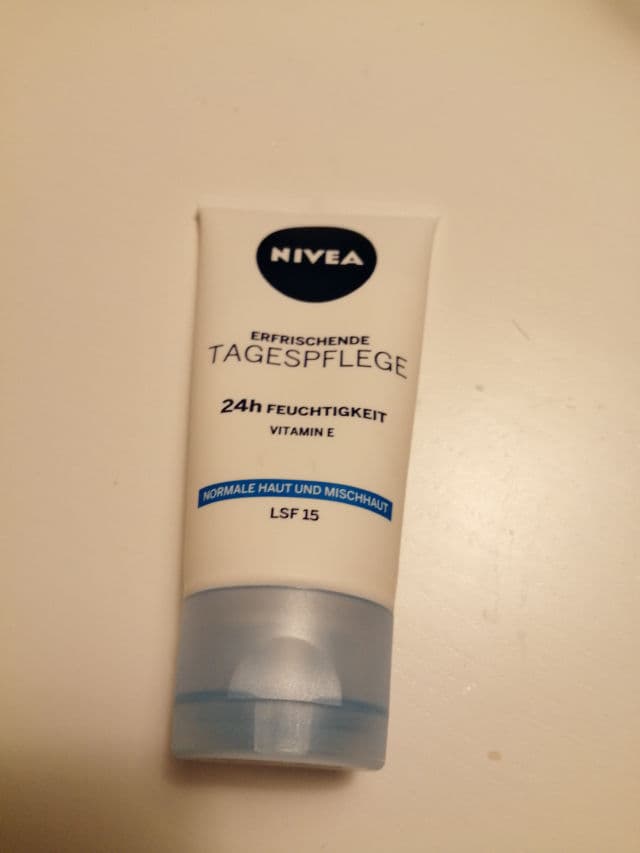 Nivea Moisturizing Day Cream SPF 15 review photo by lalemura