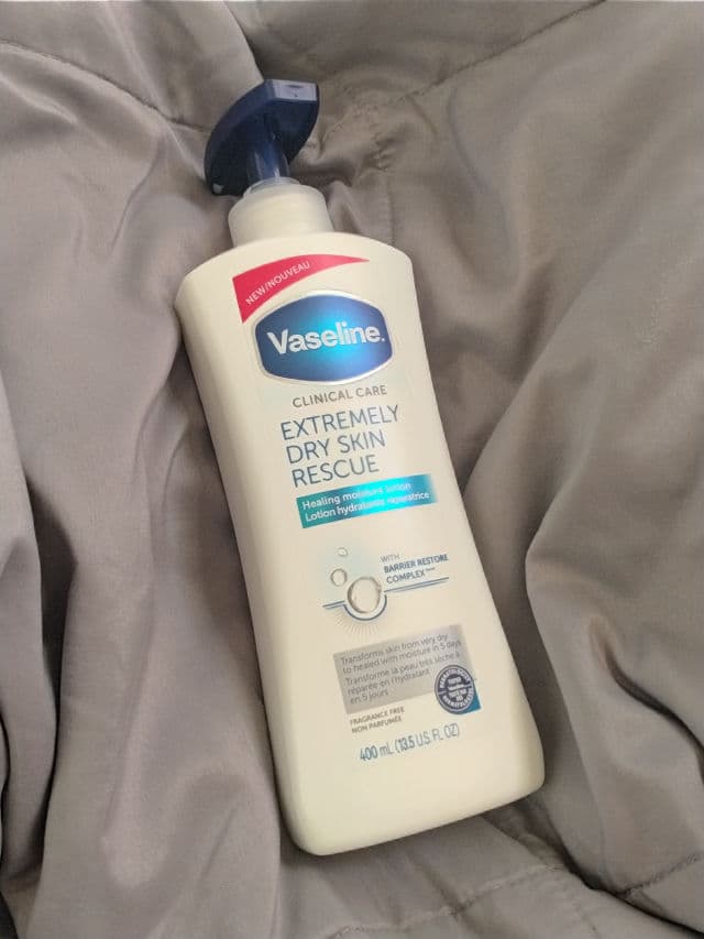 Vaseline Clinical Care Extremely Dry Skin Rescue Lotion review photo by leeian