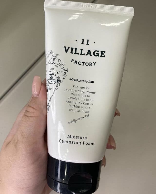Village 11 Factory Moisture Cleansing Foam review photo by Valensia
