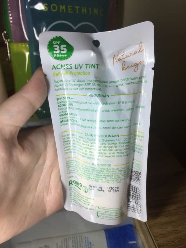 Acnes UV Tint SPF 35 PA+++ review photo by leonamaitrea