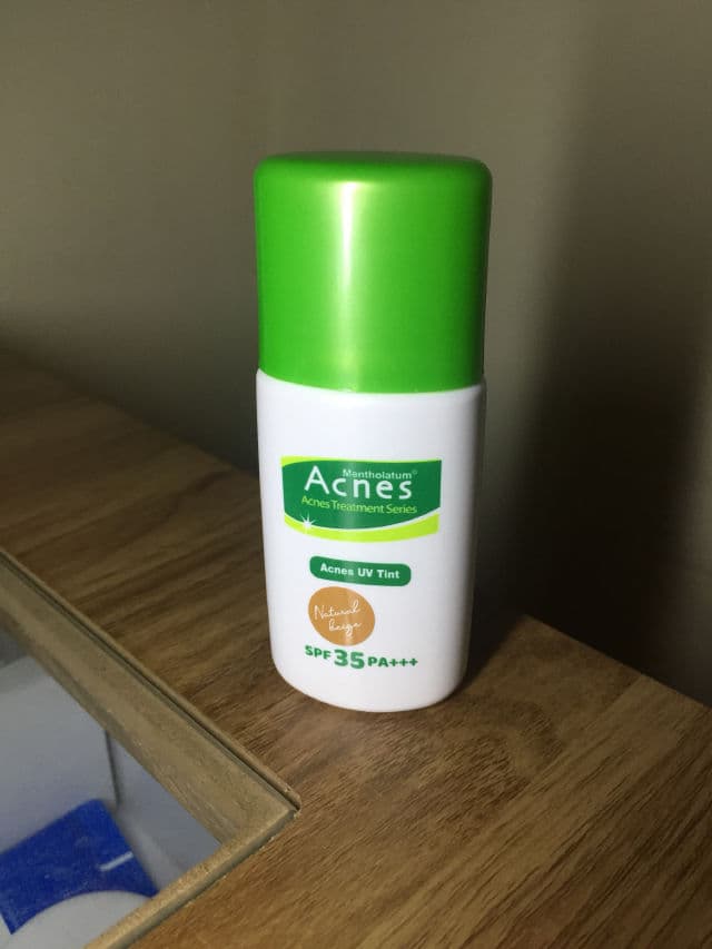 Acnes UV Tint SPF 35 PA+++ review photo by leonamaitrea