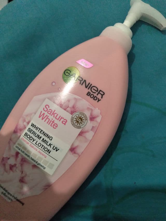 Garnier Sakura White Pinkish Radiance Serum Milk UV Body Lotion review photo by lforlinda