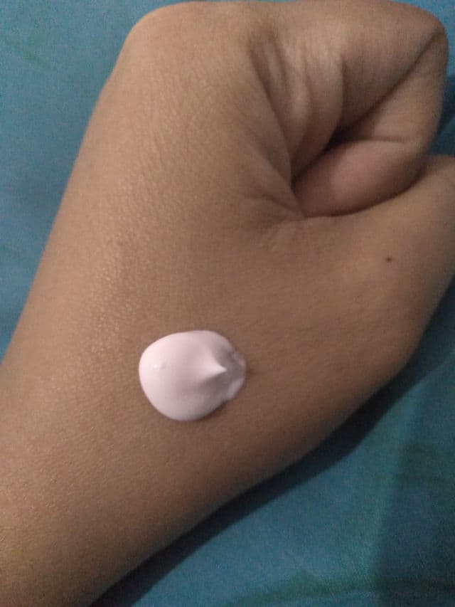 Garnier Sakura White Pinkish Radiance Serum Milk UV Body Lotion review photo by lforlinda