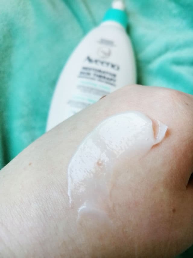 Aveeno Restorative Skin Therapy Oat Body Cream review photo by lisamerriam