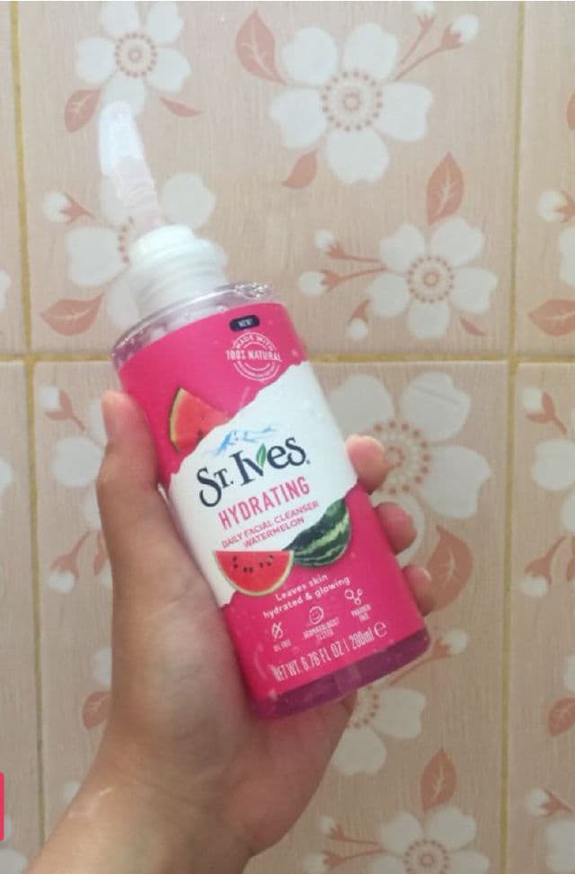 St. Ives Hydrating Watermelon Daily Cleanser review photo by lismagiovani