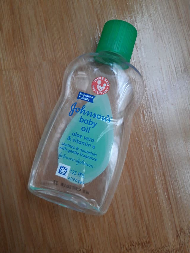 Johnson's Aloe & Vitamin E Oil review photo by clindamyskin