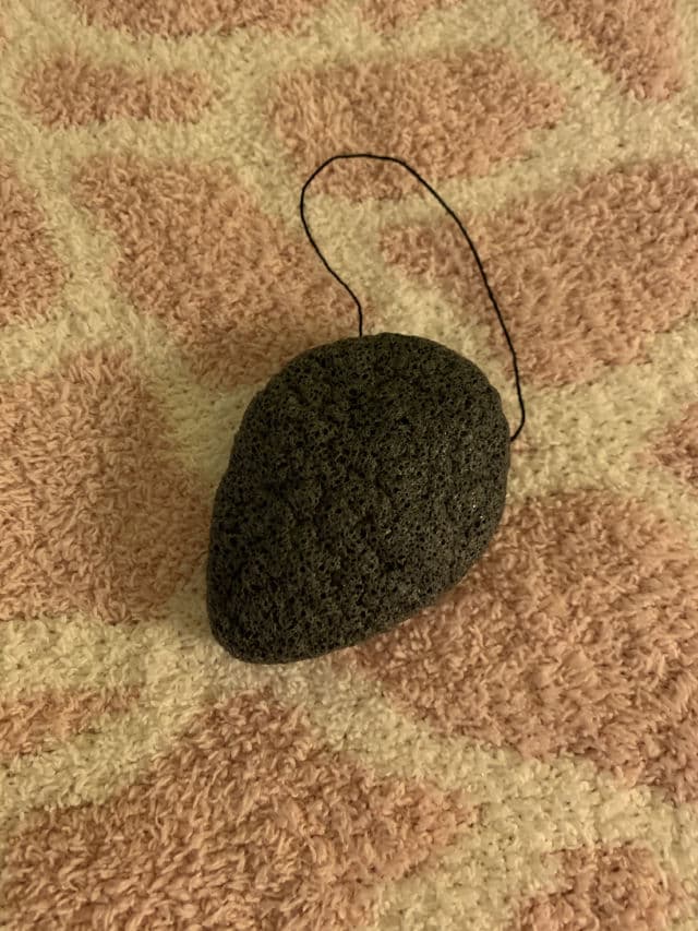 Julep Charcoal Konjac Sponge review photo by lizziemichelle