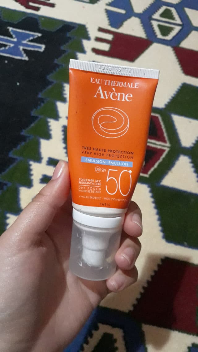 Avene Very High Protection Emulsion SPF 50+ review photo by Lotusflower