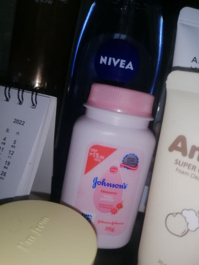 Johnson's Blossoms Baby Powder review photo by lovelineeess