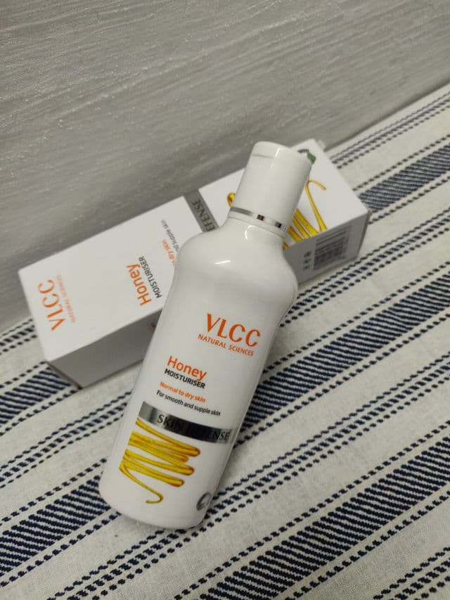 VLCC Honey Moisturizer review photo by shona1