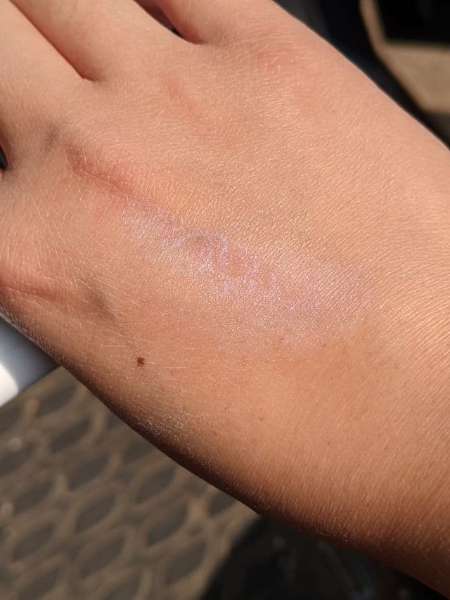 Neutrogena Sheer Zinc Mineral Sunscreen Stick Broad Spectrum SPF 50+ review photo by lusitania