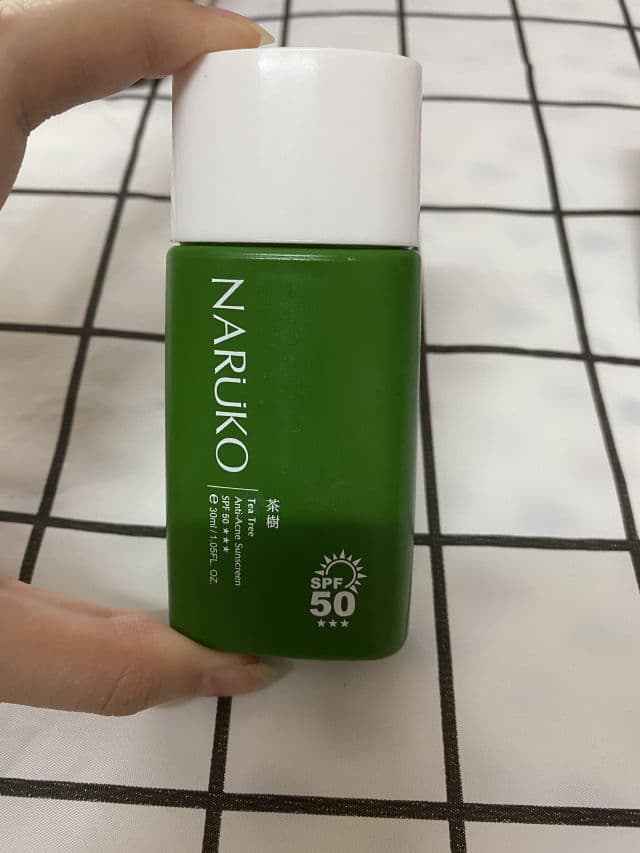 Naruko Tea Tree Anti Acne Sunscreen review photo by lydiaaaaa00