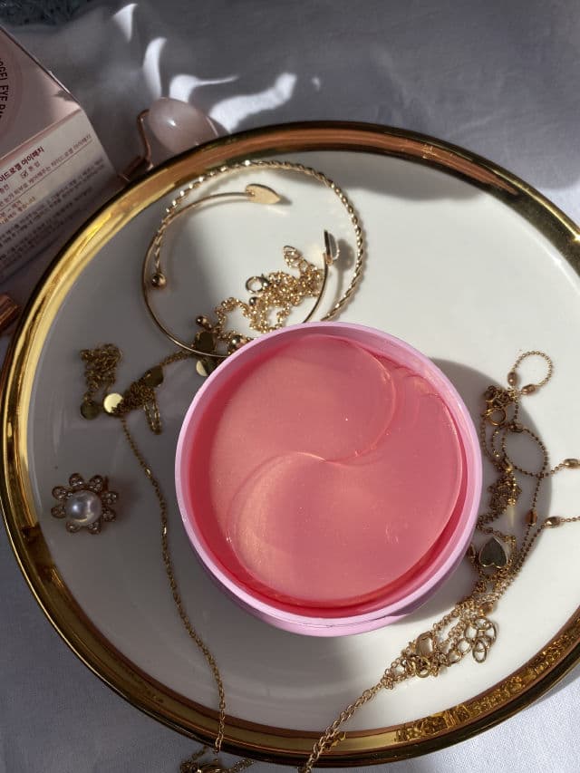 Petitfee Ruby & Bulgarian Rose Eye Patch review photo by maddadinna