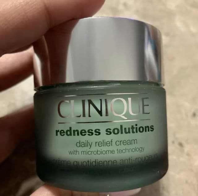 Clinique Redness Solutions Daily Relief Cream With Probiotic Technology review photo by maggie26
