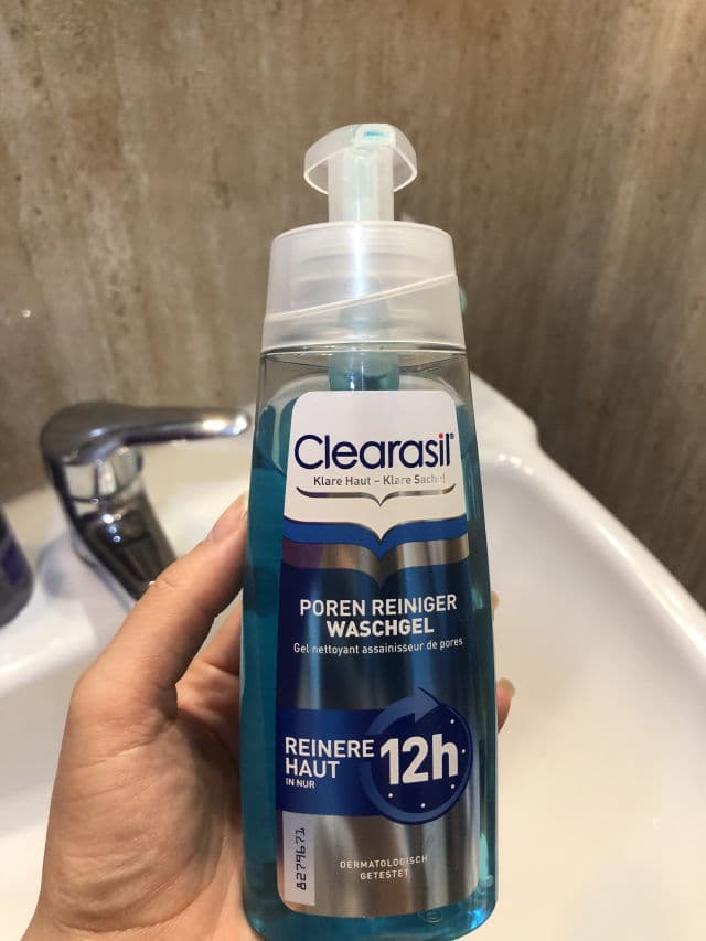 Clearasil Ultra Rapid Action Gel Wash review photo by makeupohlala