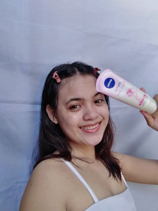 Nivea Fair & Glow Whip Foam Caring Cleanser (Hokkaido Rose) review photo by mariannebolima