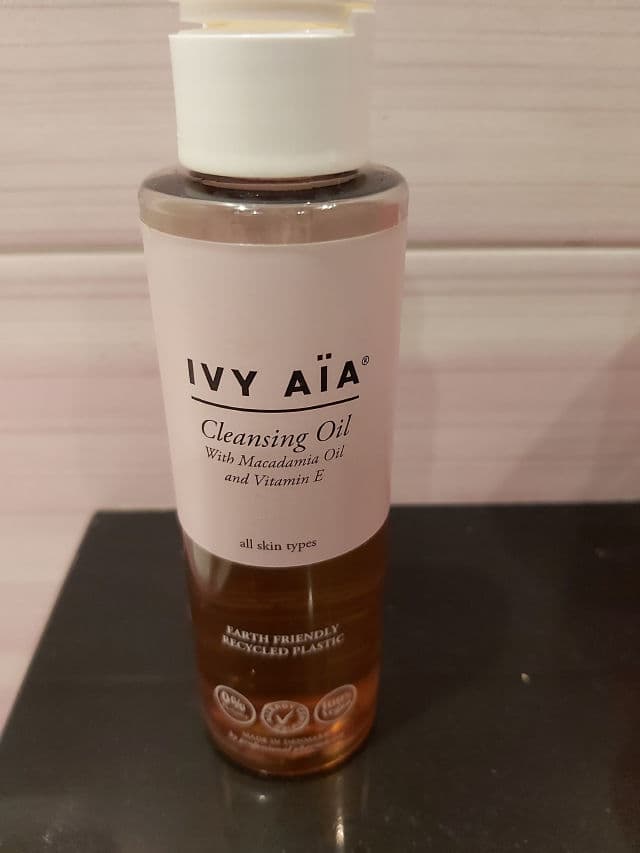 IVY Aia Cleansing Oil  with Macadamia Oil & Vitamin E review photo by marivi
