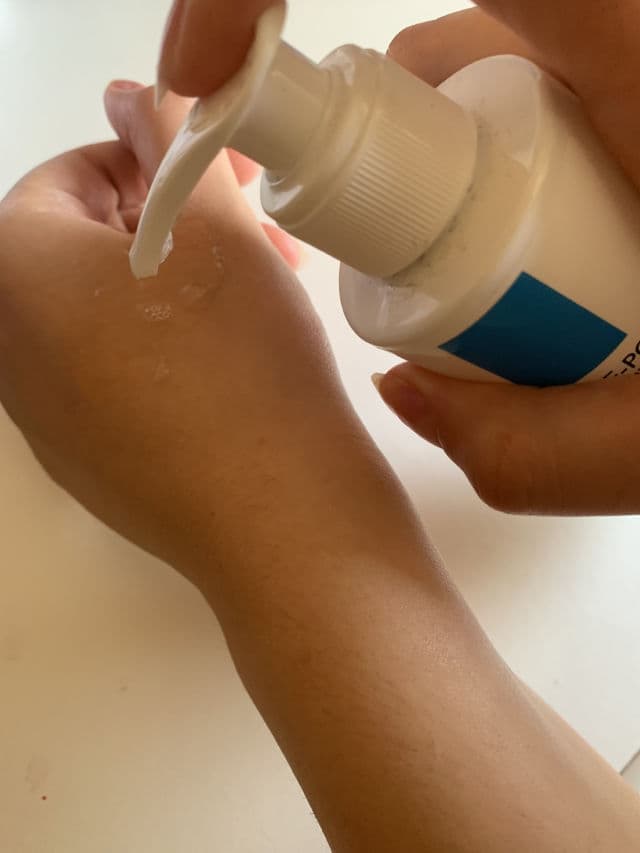 La Roche-Posay Cicaplast Lavant B5 Soothing Wash review photo by mba