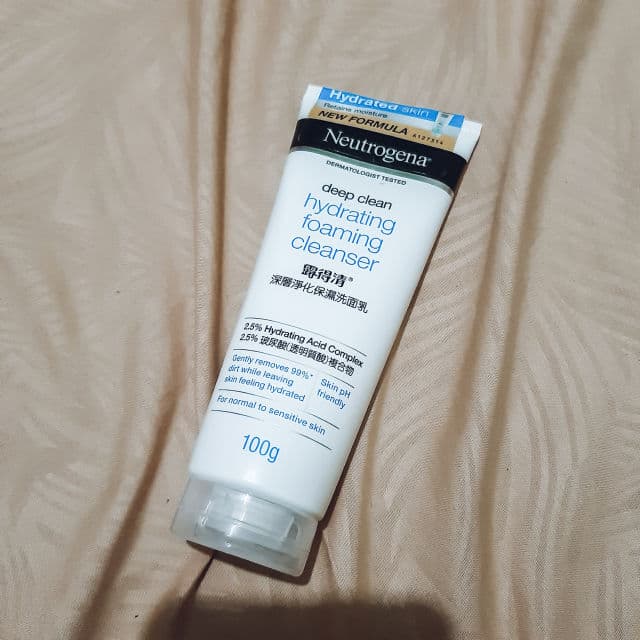 Neutrogena Deep Clean Hydrating Foaming Cleanser review photo by megazullfiana