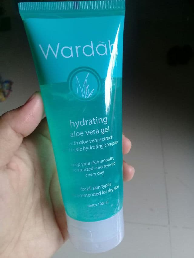 Wardah Hydrating Aloe Vera Gel review photo by melisawidianingsih