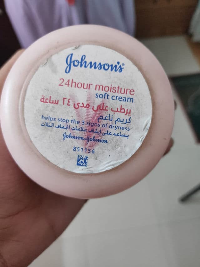 Johnson's 24 Hour Moisture Soft Cream review photo by meumeu