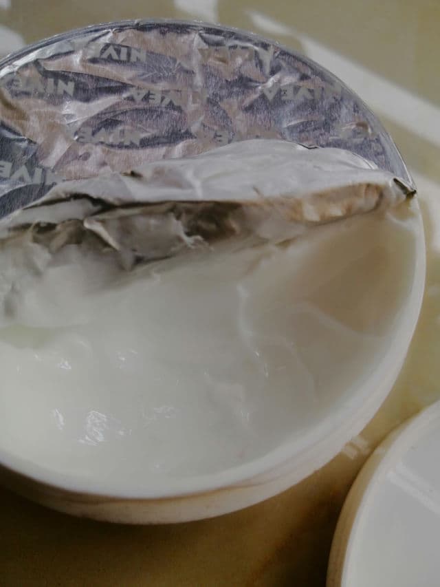 Nivea Extra White Radiant & Smooth Cream review photo by meumeu