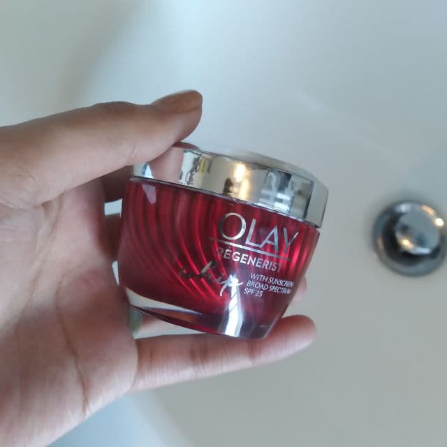 Olay Regenerist Whip Face Moisturizer SPF 25 review photo by midnightmoonmakeup