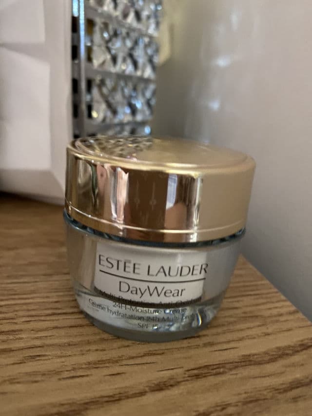 Estee Lauder DayWear Advanced Multi-Protection Anti-Oxidant Lotion SPF 15 review photo by misspaigetyler