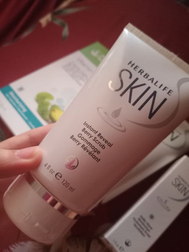 Herbalife Skin Instant Reveal Berry Scrub review photo by mitchikhu