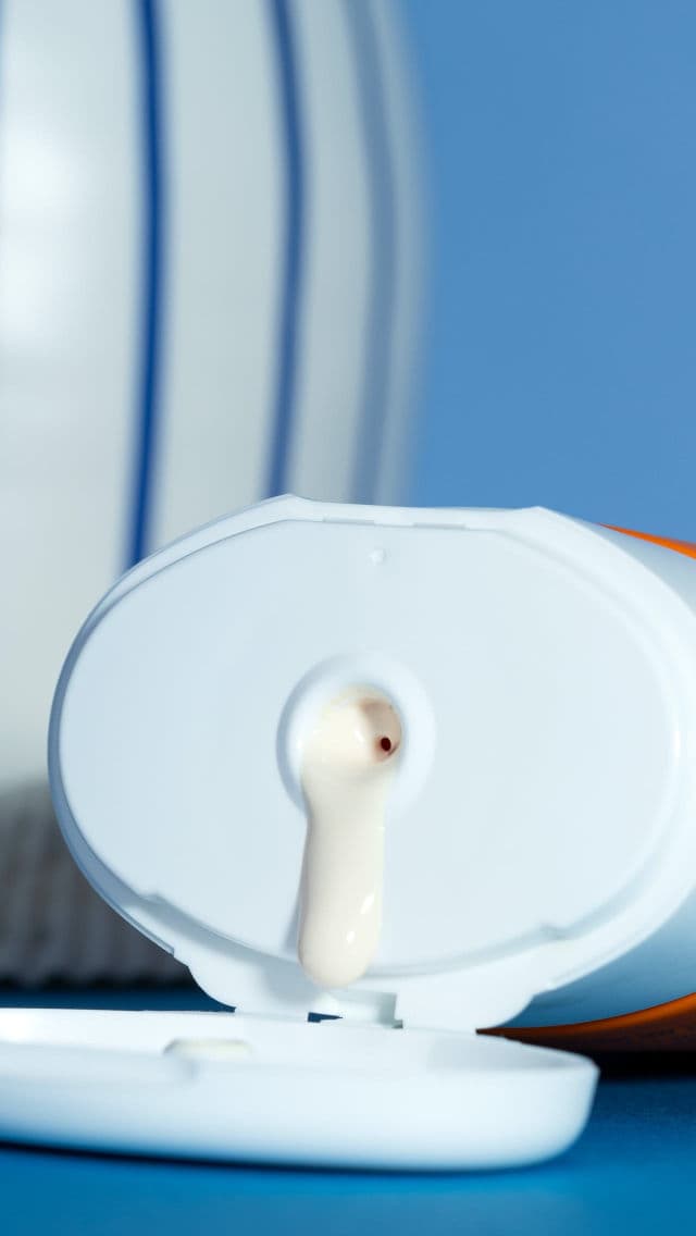 Avene Intense Protect SPF 50+ review photo by moellyc