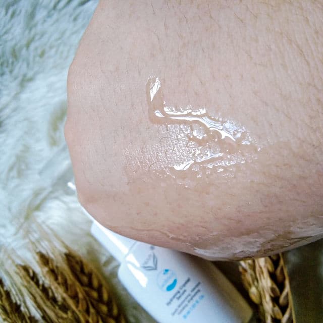 NUViT MoistLoc Hydrating Crystal Serum review photo by myskinbeautydiary