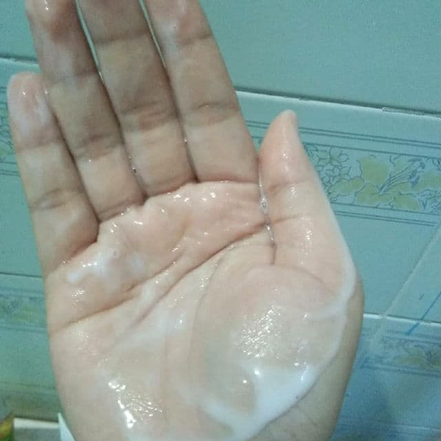 NUViT MoistLoc Hydrating Double Action Cleansing Milk review photo by myskinbeautydiary