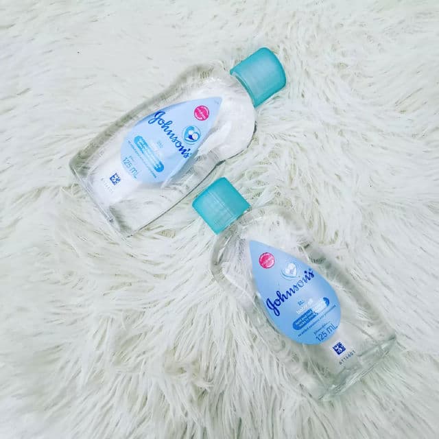 Johnson's Lite Baby Oil review photo by myskindiaries