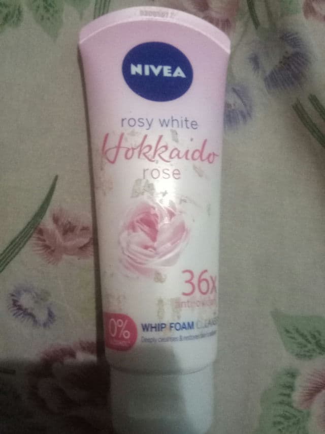 Nivea Fair & Glow Whip Foam Caring Cleanser (Hokkaido Rose) review photo by nadiyahfrht