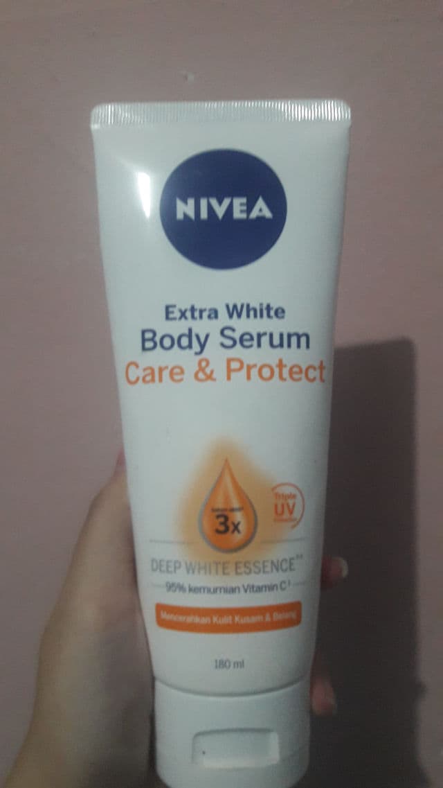 Nivea Extra White Body Serum Care & Protect review photo by nadiyahfrht