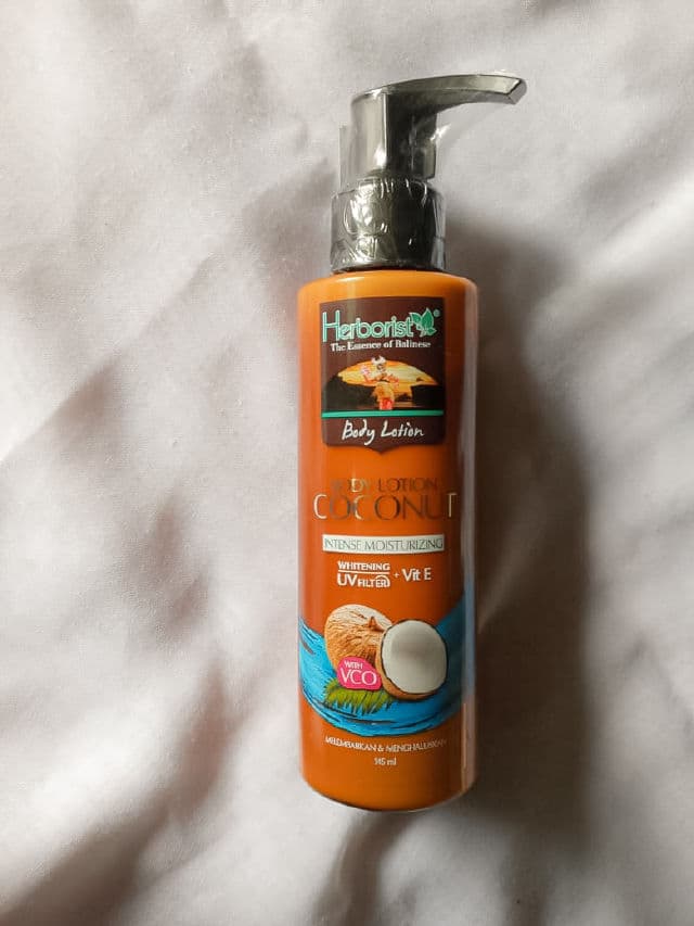 Herborist Body lotion Coconut review photo by nadiyahfrht