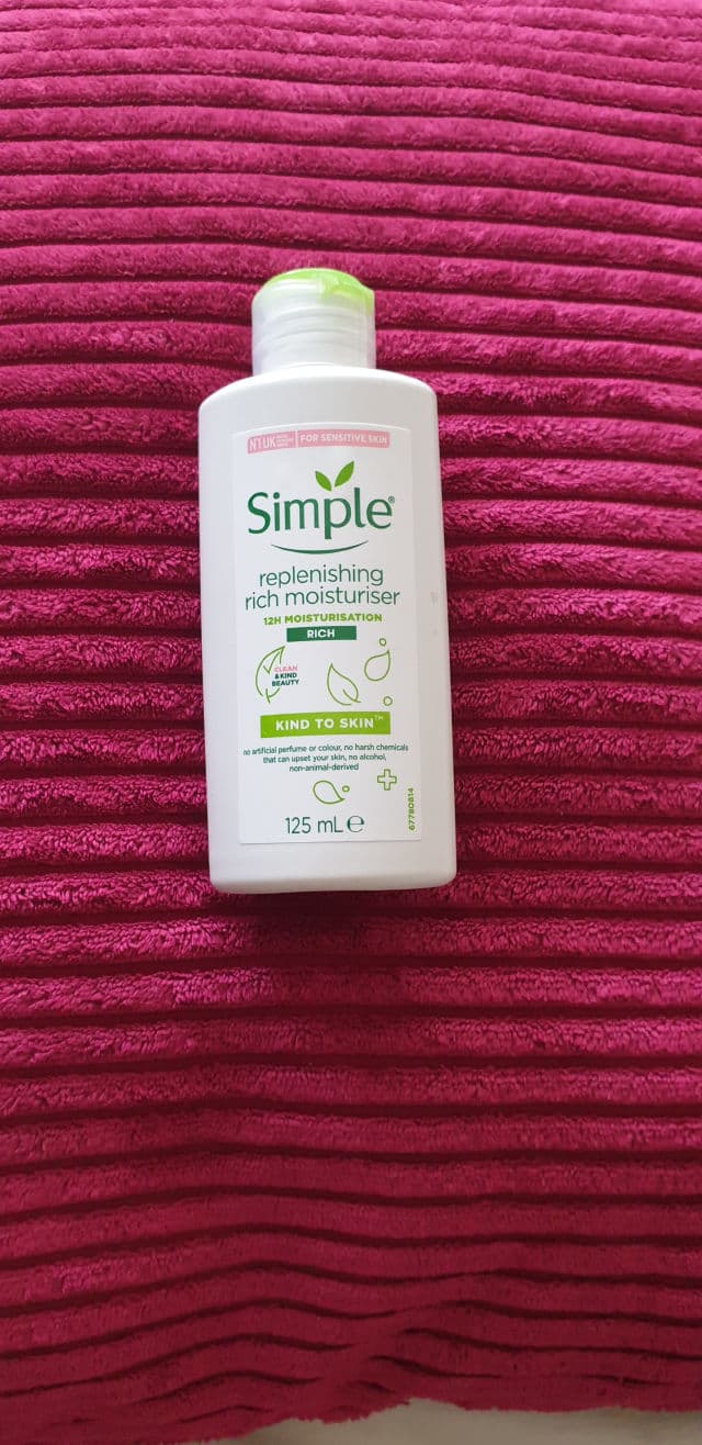 Simple Replenishing Rich Moisturiser review photo by meandmyskin7