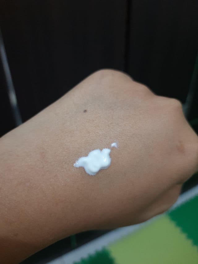 make p:rem UV Defense Me. Blue Ray Sun Cream SPF50+ PA++++ review photo by neniyuniar20