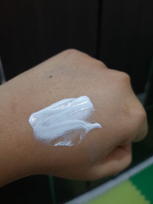 make p:rem UV Defense Me. Blue Ray Sun Cream SPF50+ PA++++ review photo by neniyuniar20